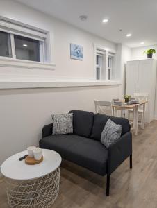 Modern 2BR Suite Steps to SkyTrain