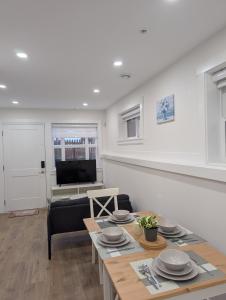 Modern 2BR Suite Steps to SkyTrain