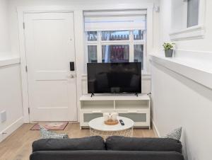 Modern 2BR Suite Steps to SkyTrain