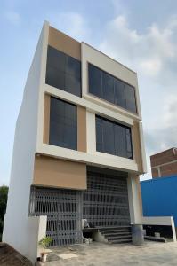 Stunning 2BHK 2 Baths Flat Travel & Work Friendly