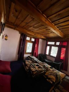 Shalom Guesthouse and Cafe