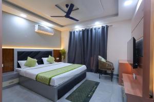 The Crown Jewel Private Rooftop & Luxury Lounge