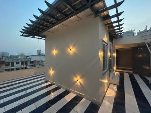 The Crown Jewel Private Rooftop & Luxury Lounge