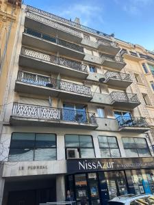 Quiet modern studio in the very heart of Nice