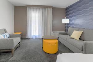 Comfort Inn & Suites at Dollywood Lane