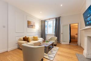 Two Bedroom Flat - Next to West Kensington Station - Pass the Keys