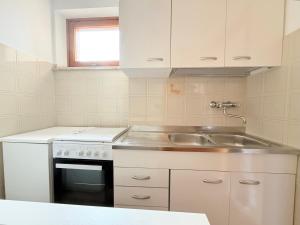 M451 - Marcelli, luminoso quadrilocale con posto auto