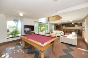 The Weaver Relaxed Coastal Living in Arniston