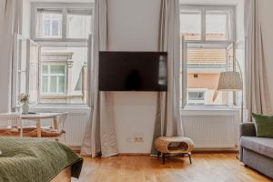 Comfy 2BR Apt, Perfect for Long Stays Near Rennweg