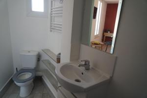 CityCenter, aircond flat with bedroom queen size