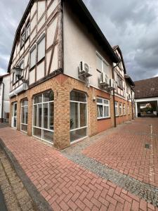 BELLAHOMES Apartments, Ground Floor, Aircondition, Private Parking, Airport 30 min