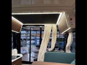Premium New Electric Houseboat Accommodation-Ypsilon Marina