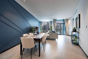 Luxury 2BR Burj Khalifa and Canal View Pool Jacuzzi