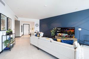 Luxury 2BR Burj Khalifa and Canal View Pool Jacuzzi