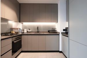 Luxury 2BR Burj Khalifa and Canal View Pool Jacuzzi