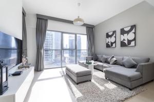 Vogue Vacation Homes, Downtown Bellevue Towers near Burj Khalifa and Dubai Mall, One bedroom Apartment with Balcony and City view, Access toAmenities