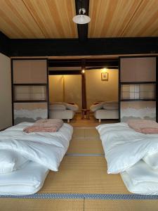 나카노조 麻の里の宿asanone。岩櫃山に佇む1日1組限定の古民家一棟貸し宿。 3성급 숙소 스위트룸