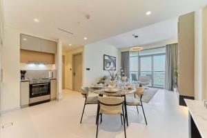 Modern 1BR with Palm View Dubai Harbour