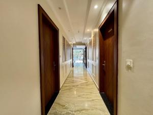 SR Palace - Best Hotel in Vrindavan Near Prem Mandir and Iskcon Temple