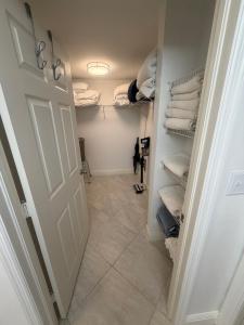 Vanderbilt Villas Naples Condo,Walk to Beach