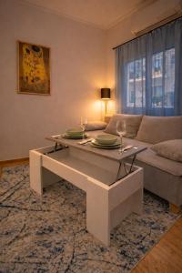 Minimal Urban Apartment near Kolonaki