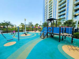 Vogue Vacation Homes, Business Bay Aykon City Close to Downtown Burj Khalifa and Dubai Mall Burj Khalifa and Dubai Mall, One Bedroom Apartment with Balcony and City View, Access toAmenities