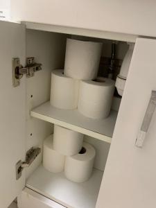 Flat 2, 1 minute to underground