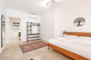 Elegant City-Center Apartment in Villa - Private Parking