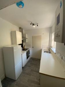 Stylish 3-Bed Near City Centre - Contractors Welcome