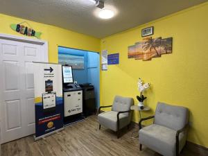 Englewood Inn & Suites