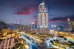 Vogue Vacation Homes, Downtown Boulevard Point near Burj Khalifa and Dubai Mall, One Bedroom Apartment with Burj Khalifa view from the Balcony and Access toAmenities