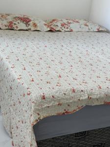 Casa com 2 Quartos, ar condicionado, cozinha e lavanderia completa, até 2 carros