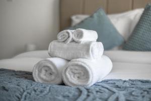 Amazing Studio with Balcony & Marina Eye Views