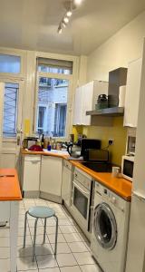 Typical Parisian Flat, close to metro & Bois