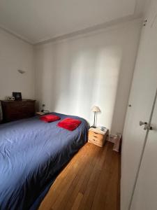 Typical Parisian Flat, close to metro & Bois