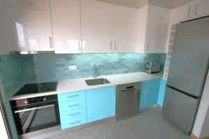 Spectacular 2 bed apartment, huge terrace and sea view