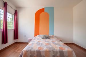 Casa con alberca privada y jardin