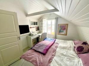 Vackert nyrenoverat 1800-talshus med bastu, vedspis och kamin