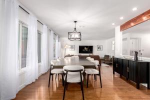 NEW - The Desert Bloomhouse with Heated Pool