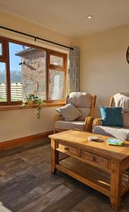 Country cottage with garden, views & games room