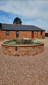 Cosy wee cottage -modern, open plan, parking, EV