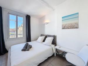 Vue mer 50 m plage et Croisette Cannes centre