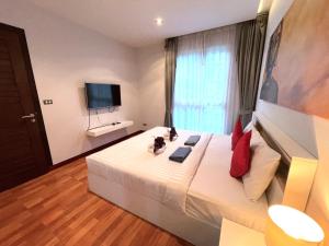 EMERALD TERRACE CONDO 52-FAMILY 1 Bedroom POOL VIEW