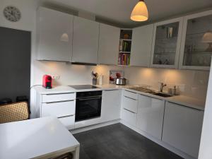 Exklusive Ferienwohnung Bad Salzschlirf - direkt am Waldrand - großer Garten kompett umzäunt - Hunde willkommen - 2 private Stellplätze