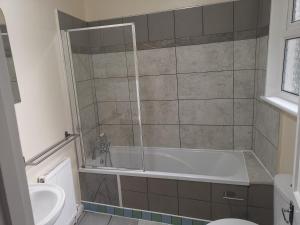 3 Bed House - Sleeps 6 - Garden - Central London