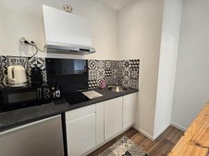 Studio, avec cuisine et salle de bain face au Jardin Massey