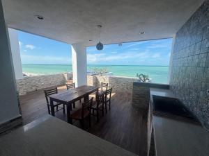 Residencia Frente al Mar con Alberca, 5 Recámaras