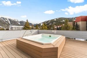 Snowbridge Square F206