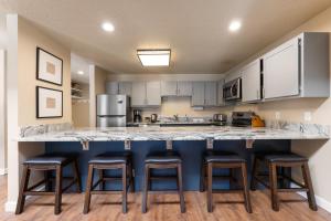 Snowbridge Square F206