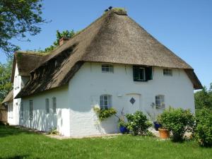 Poppenbüll thatched house